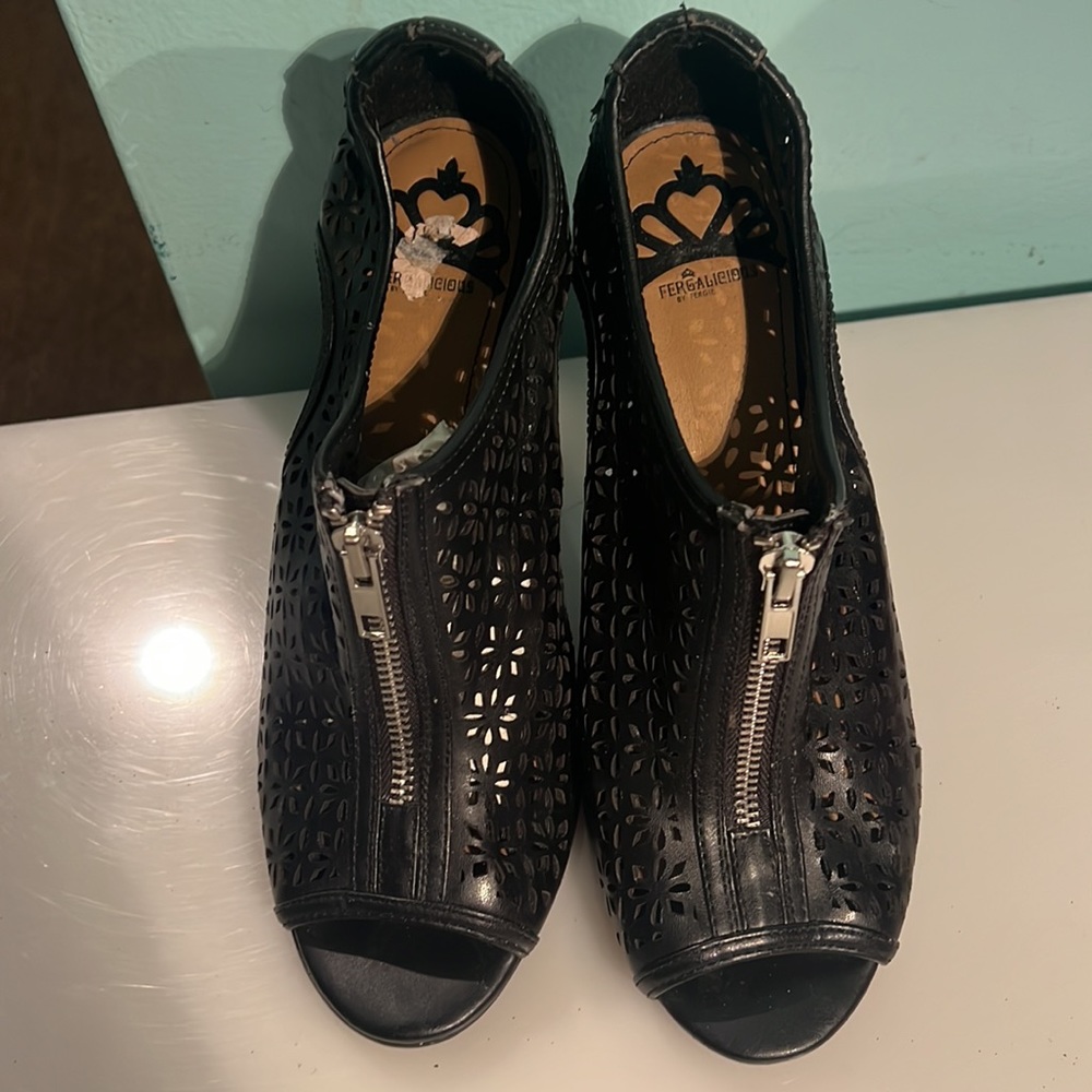 Heeels, zip front sandals - Picture 2 of 4